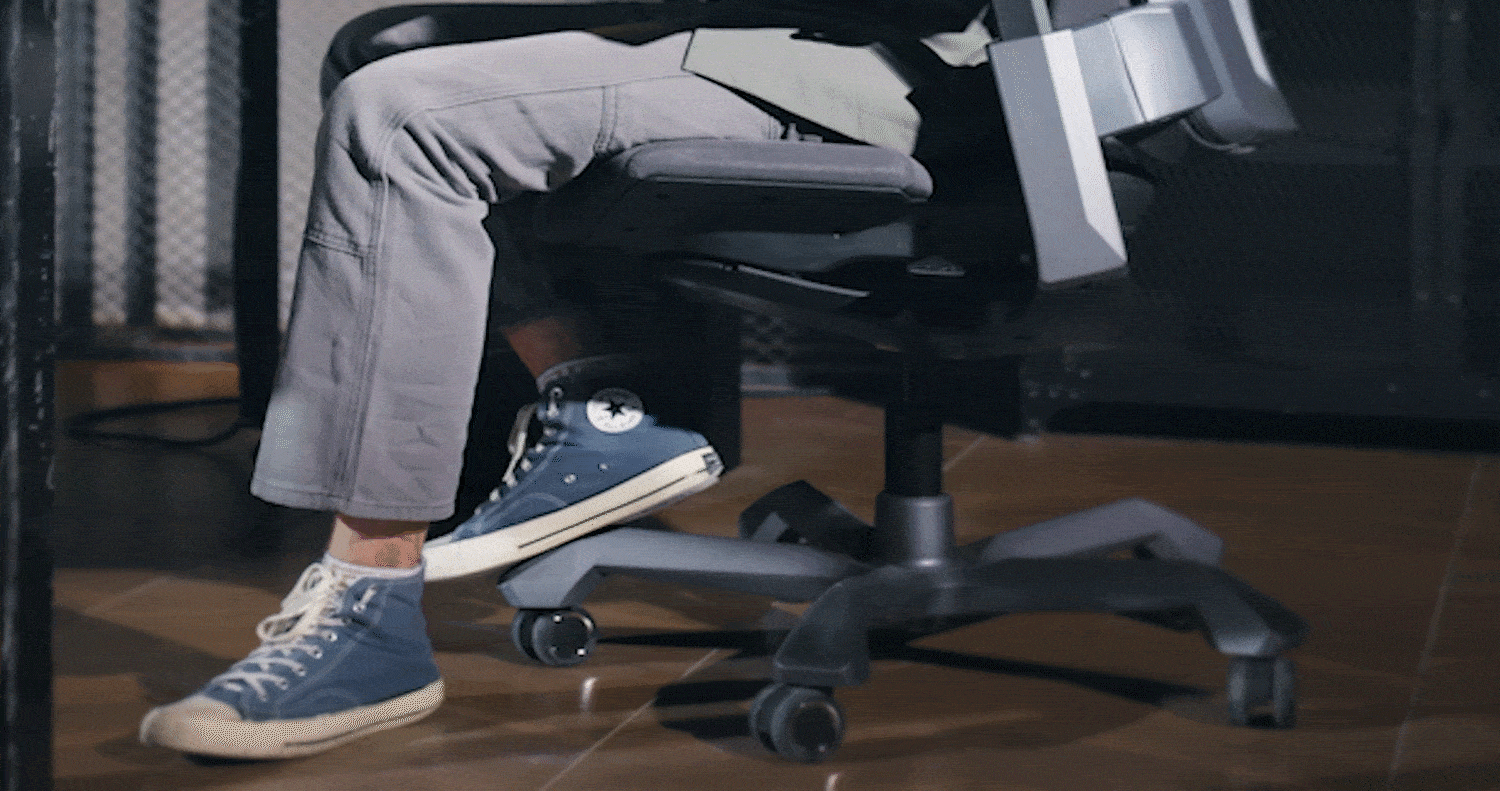 GIf showing the 58° inclined chair base feature of the TGIF T0 