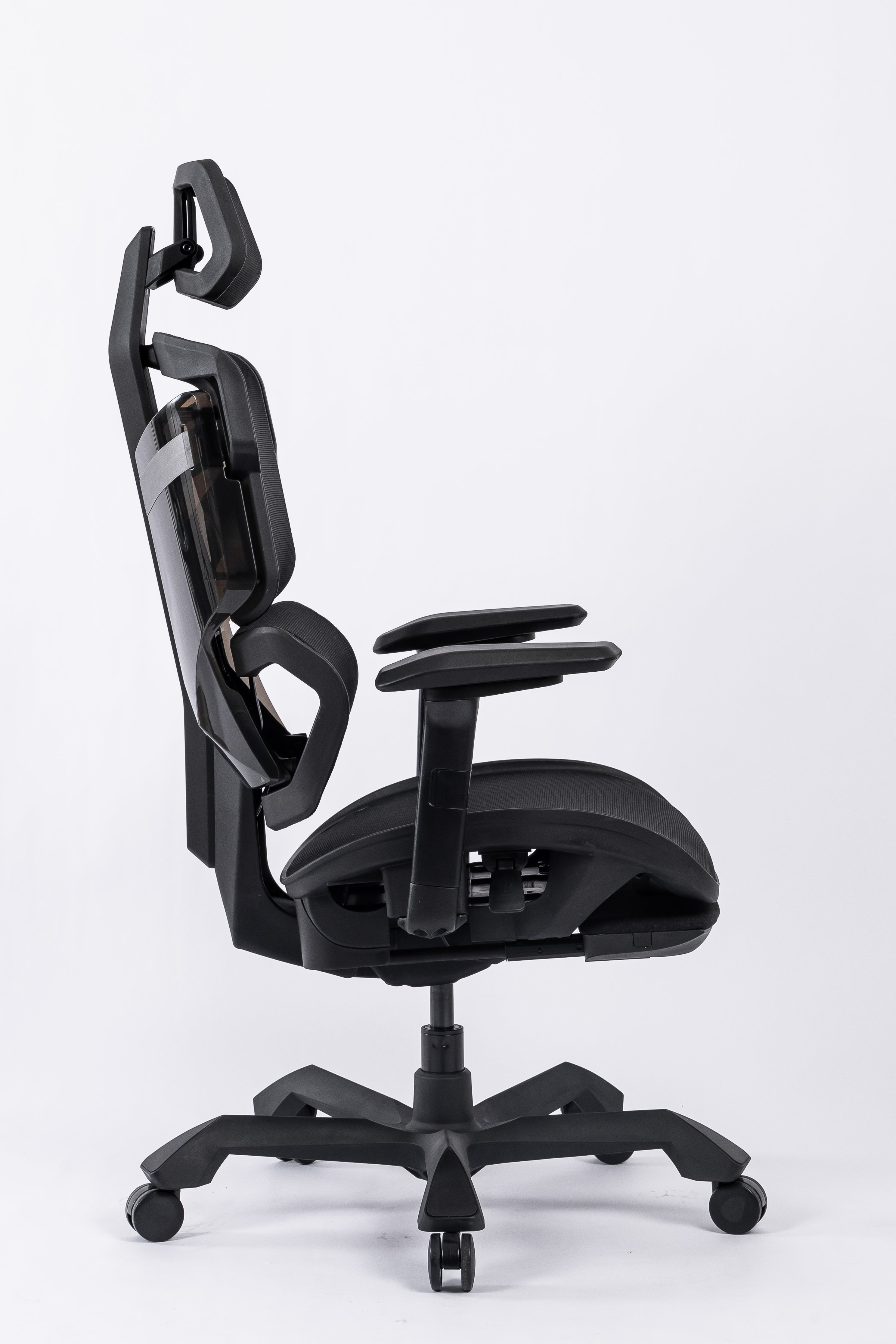Picture showing a TGIF Ace Home black from the side