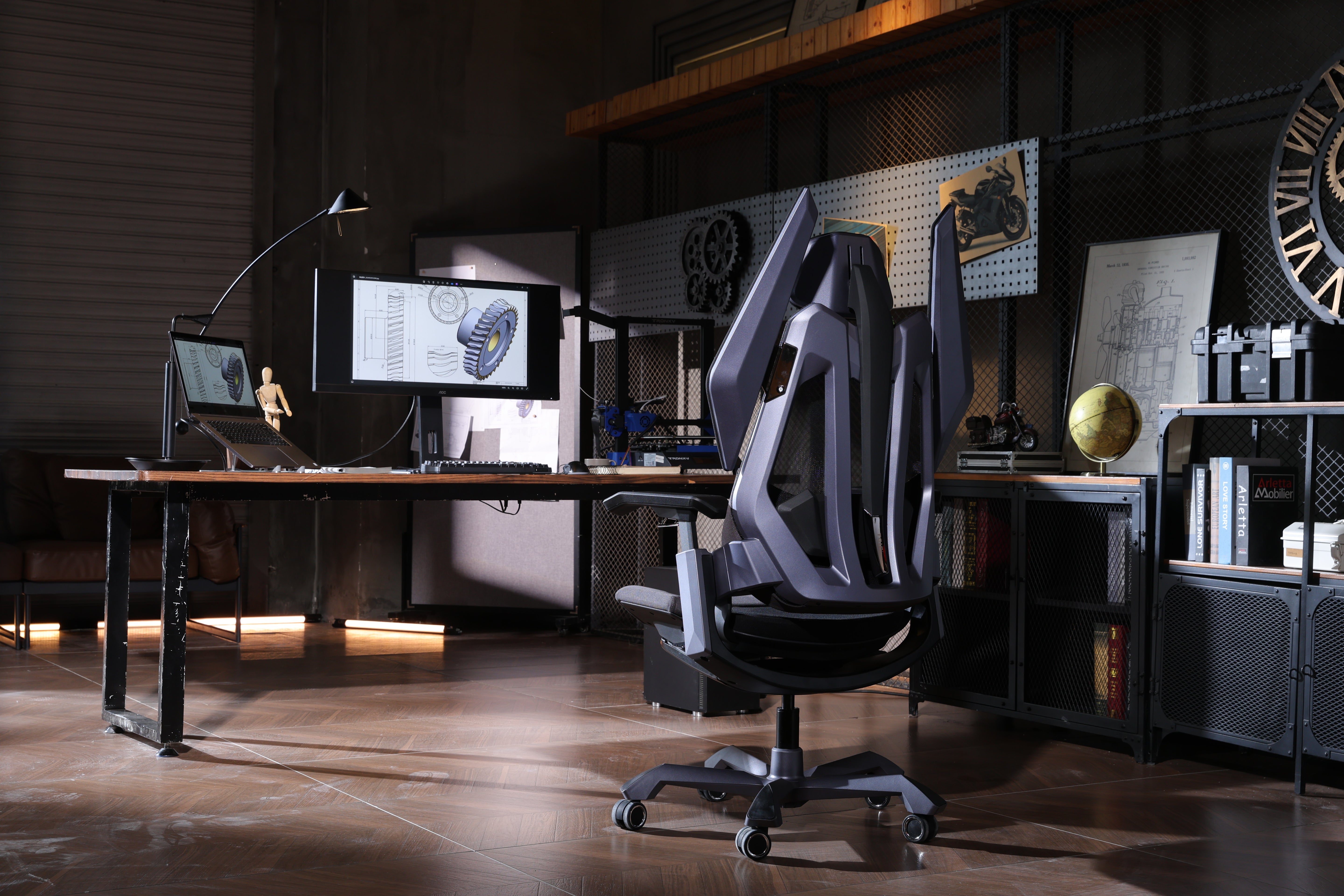 Picture showing the TGIF T0 from the back in front of a desk.