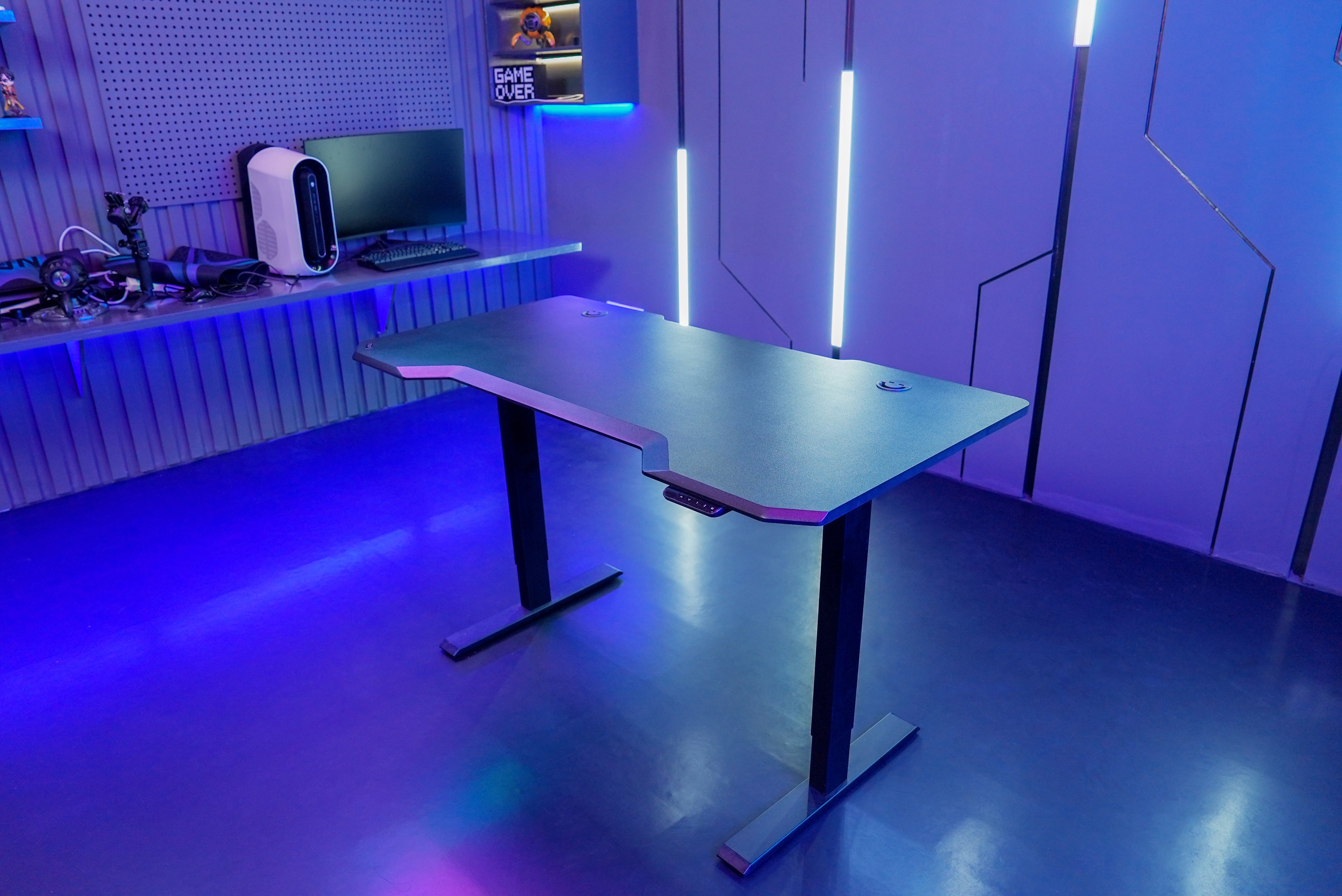 Picture showing a desk from the TGIF catalogue.